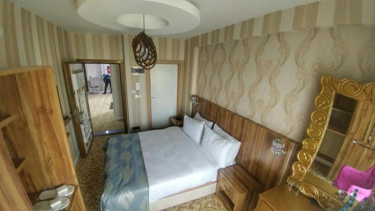 Crystall Hotel Van Eksteriør billede